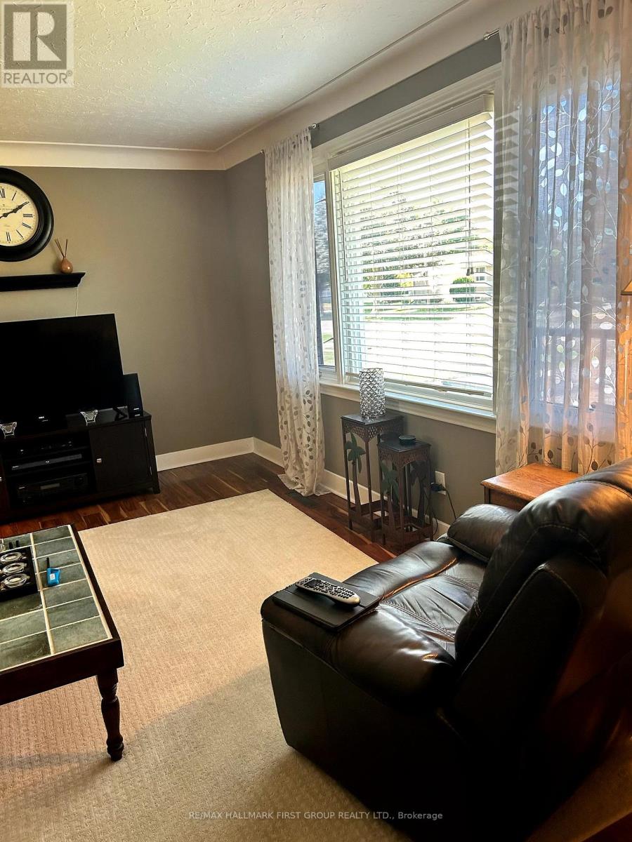 62 Dorothy Street, St. Catharines, Ontario  L2N 4A6 - Photo 3 - X12404258