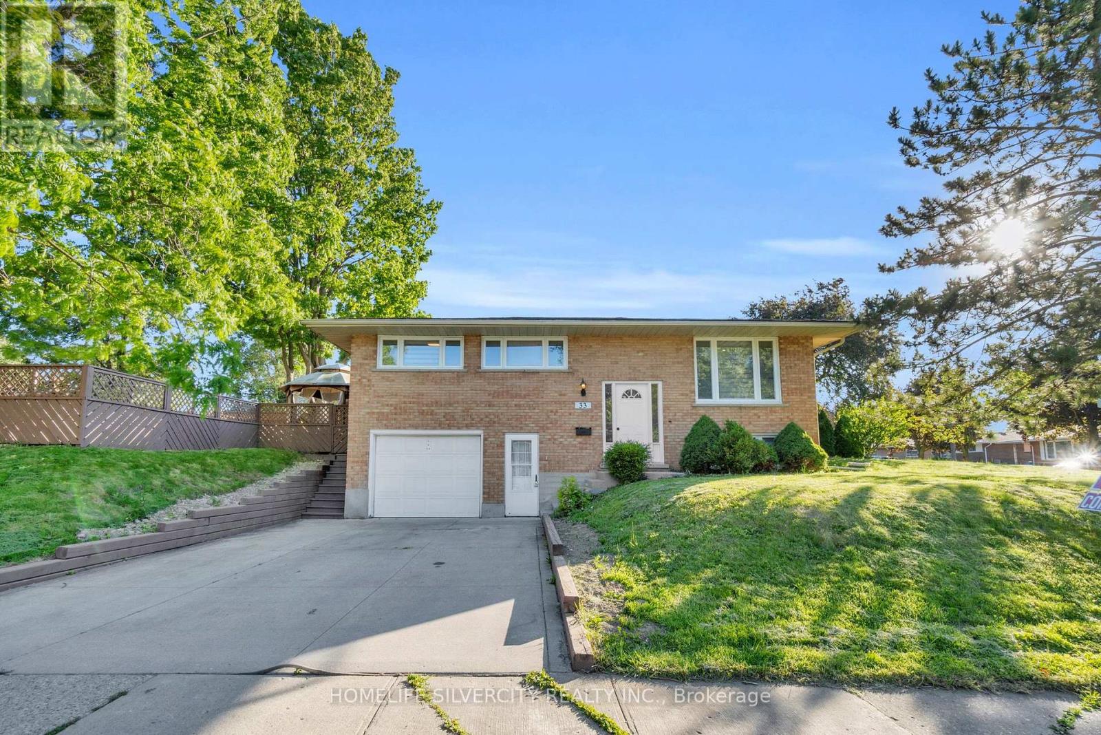 33 SWEETBRIAR DRIVE, Kitchener, Ontario