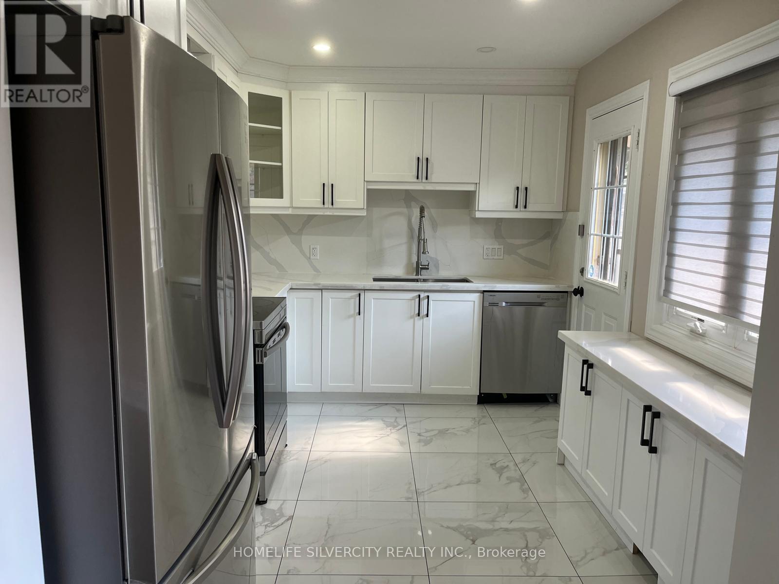 33 Sweetbriar Drive, Kitchener, Ontario  N2M 4S4 - Photo 14 - X12404305