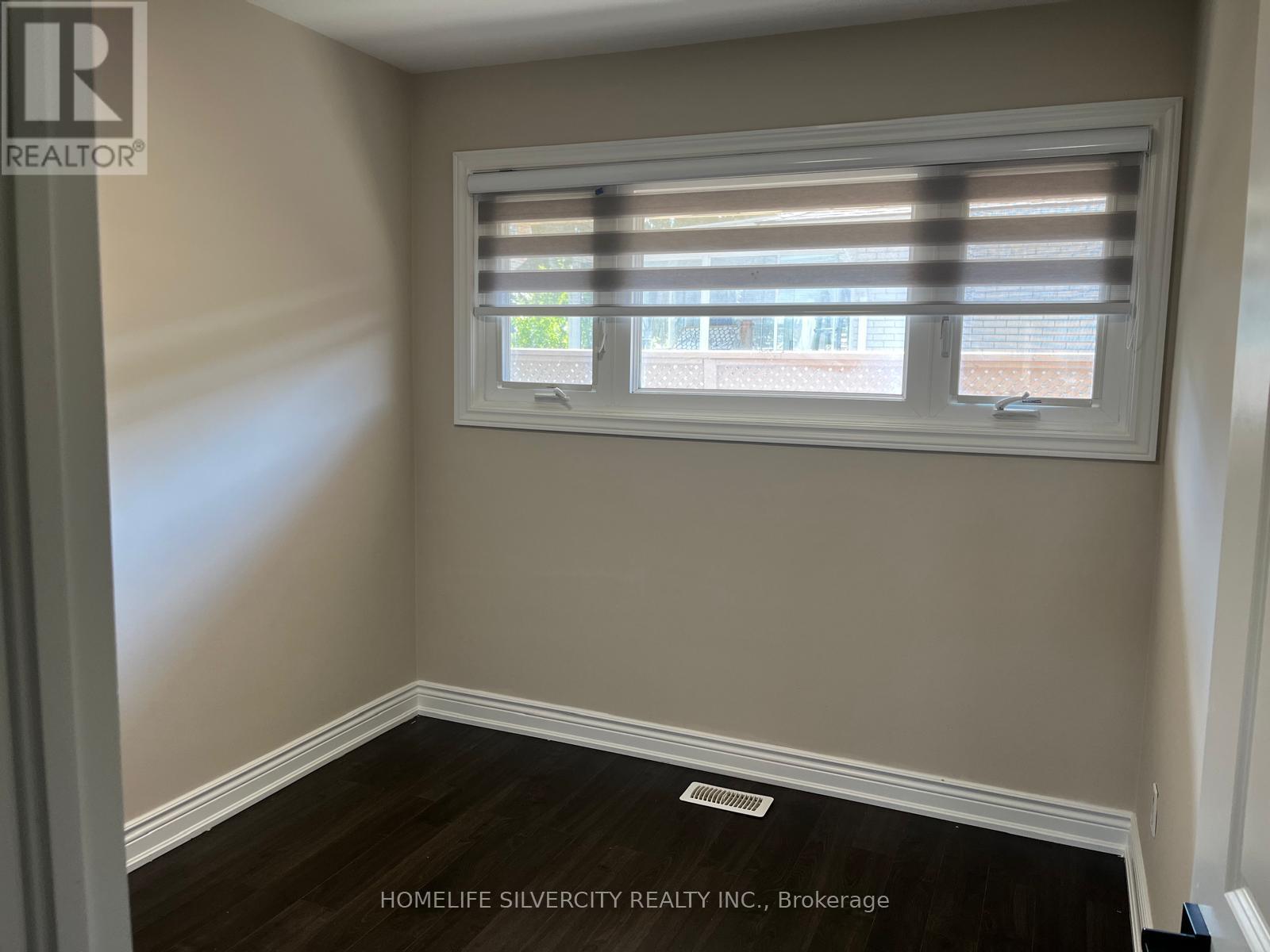 33 Sweetbriar Drive, Kitchener, Ontario  N2M 4S4 - Photo 18 - X12404305