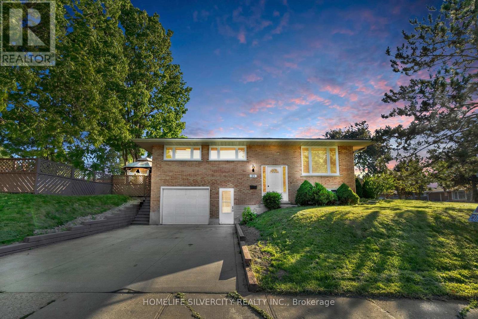 33 Sweetbriar Drive, Kitchener, Ontario  N2M 4S4 - Photo 3 - X12404305