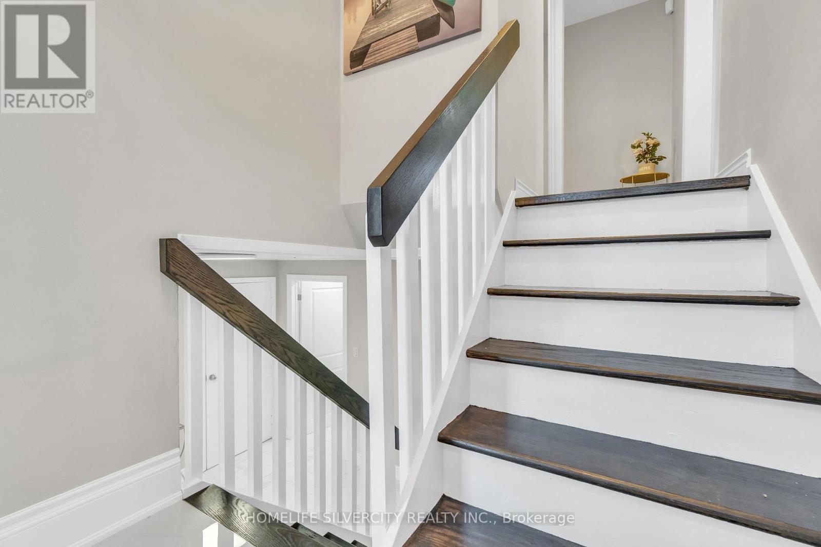 33 Sweetbriar Drive, Kitchener, Ontario  N2M 4S4 - Photo 4 - X12404305