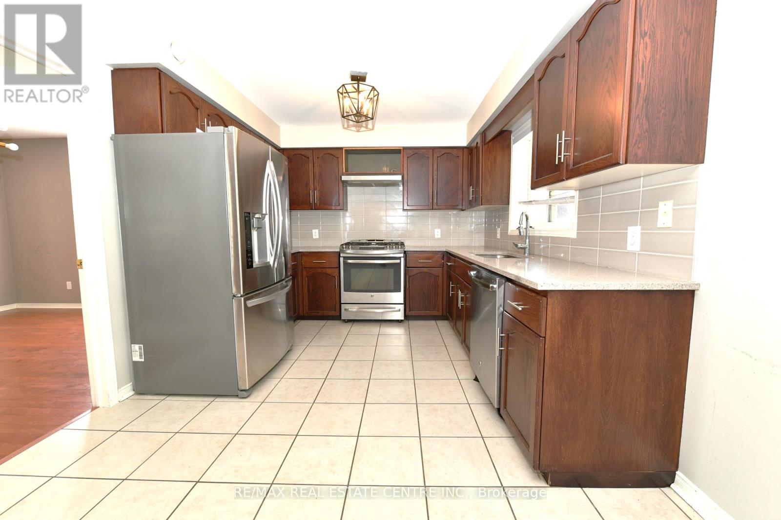 6 Shadyridge Place, Kitchener, Ontario  N2N 3J1 - Photo 6 - X12404321