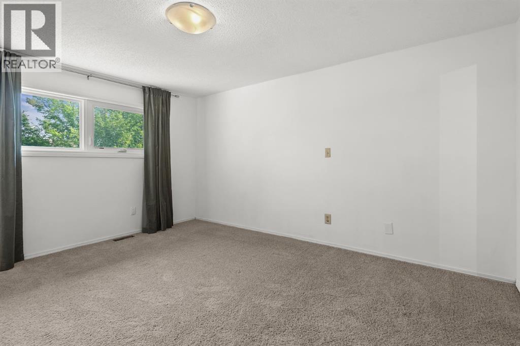 2 Canterbury Gardens Sw, Calgary, Alberta  T2W 2S9 - Photo 21 - A2255220