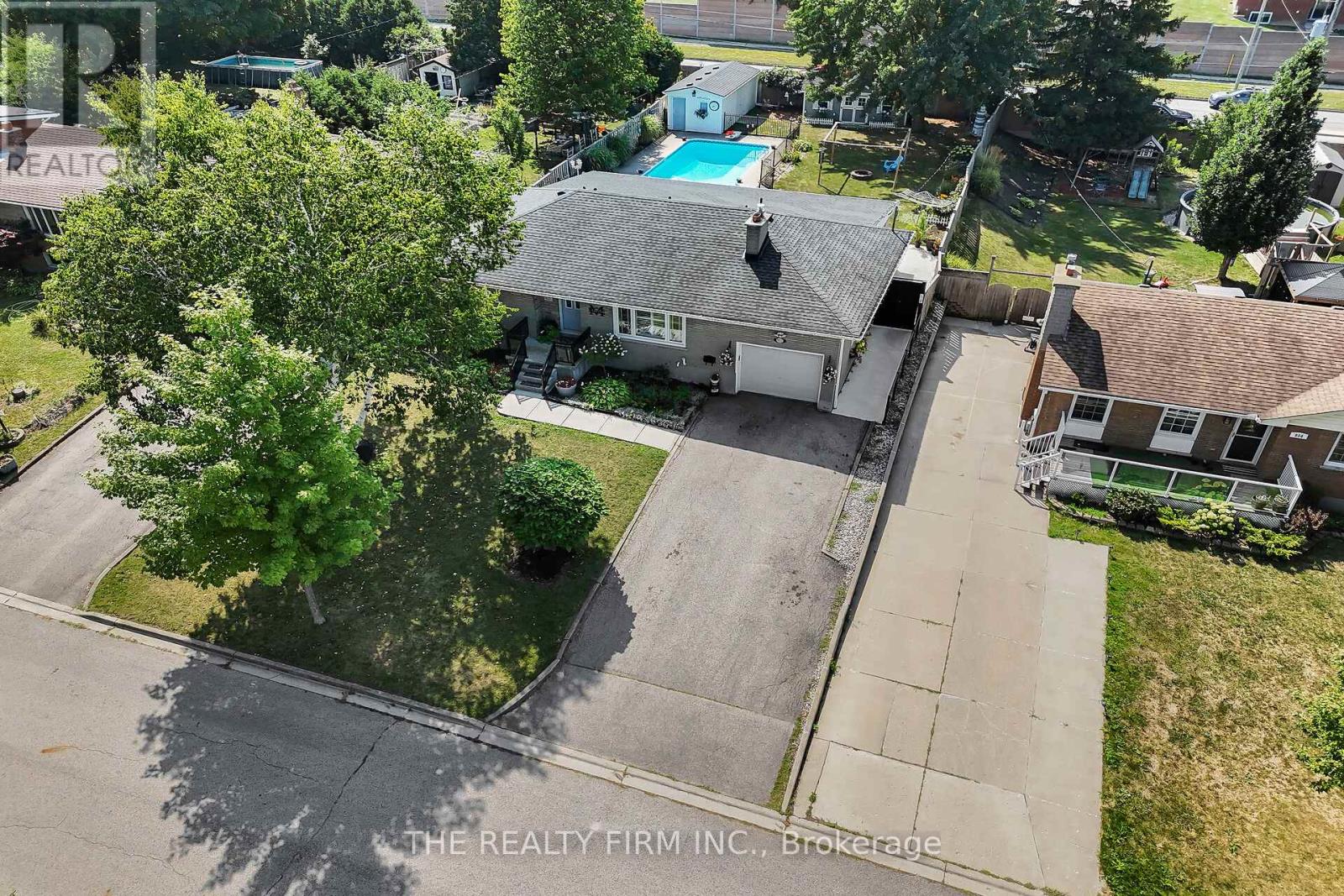 952 Eagle Crescent, London South, Ontario  N5Z 3H7 - Photo 1 - X12404564