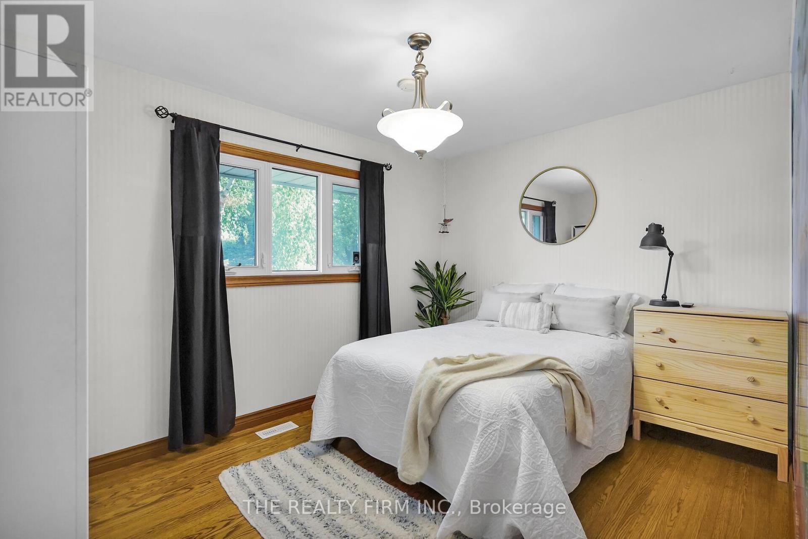 952 Eagle Crescent, London South, Ontario  N5Z 3H7 - Photo 15 - X12404564