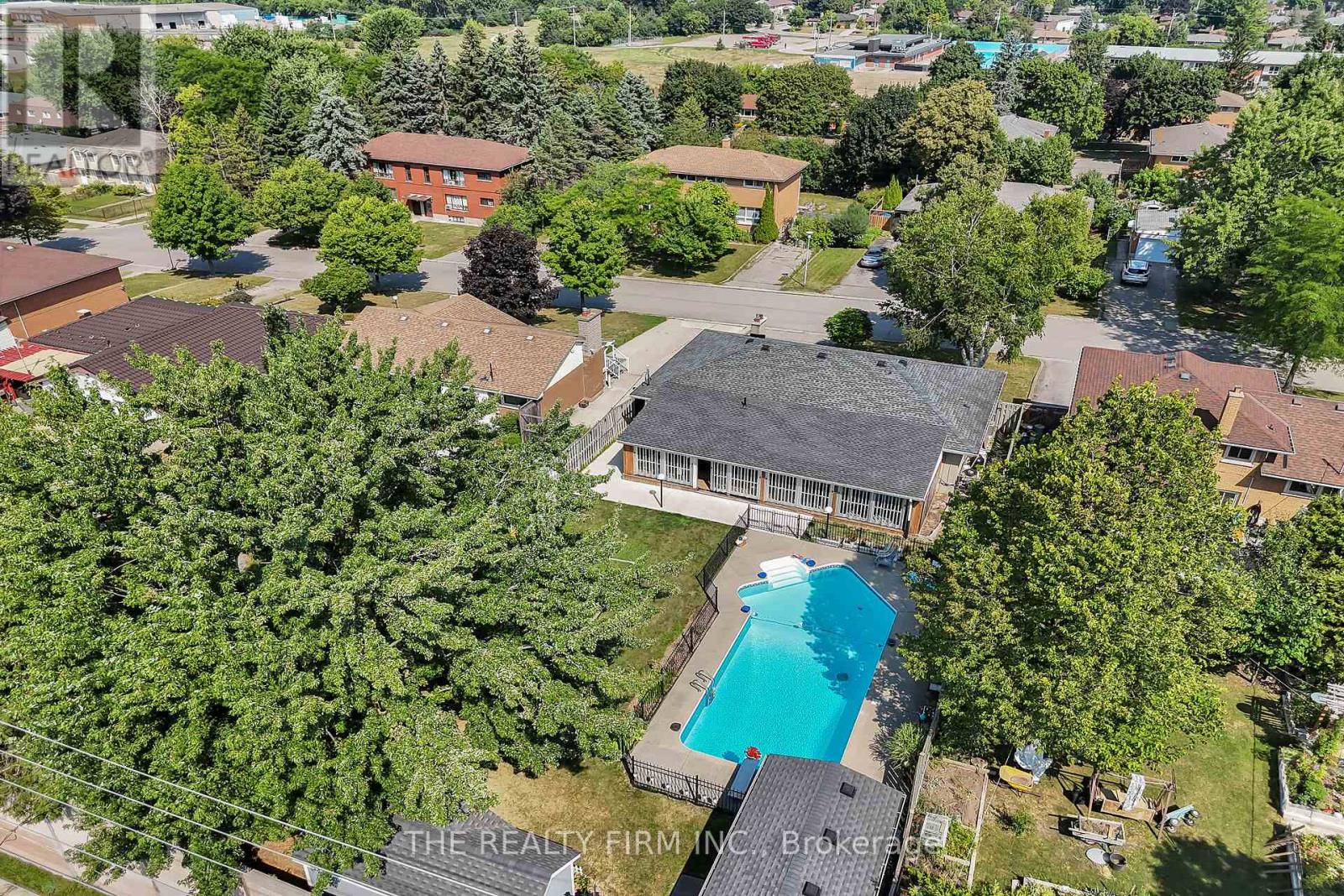 952 Eagle Crescent, London South, Ontario  N5Z 3H7 - Photo 2 - X12404564