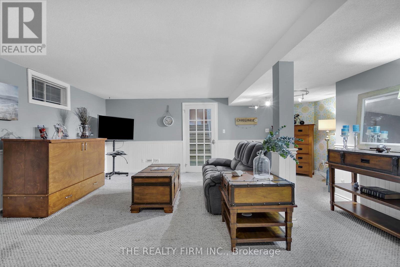 952 Eagle Crescent, London South, Ontario  N5Z 3H7 - Photo 24 - X12404564