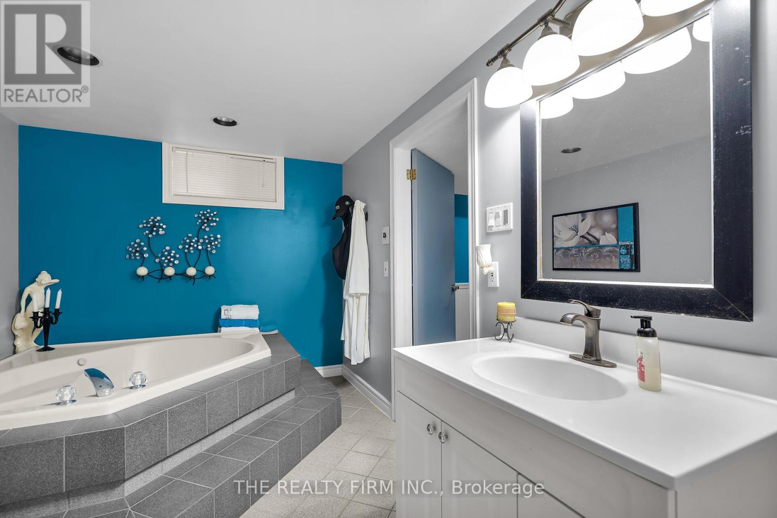 952 Eagle Crescent, London South, Ontario  N5Z 3H7 - Photo 28 - X12404564