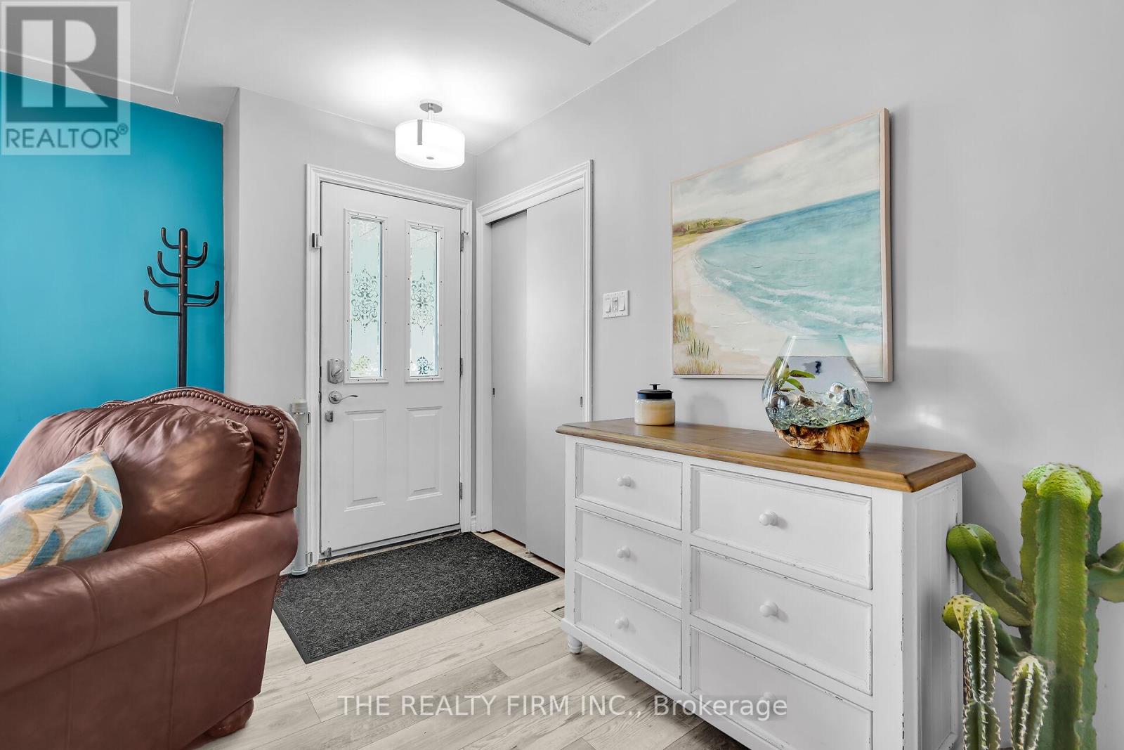 952 Eagle Crescent, London South, Ontario  N5Z 3H7 - Photo 4 - X12404564