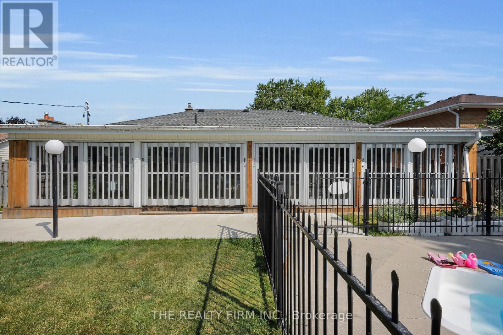 952 Eagle Crescent, London South, Ontario  N5Z 3H7 - Photo 47 - X12404564