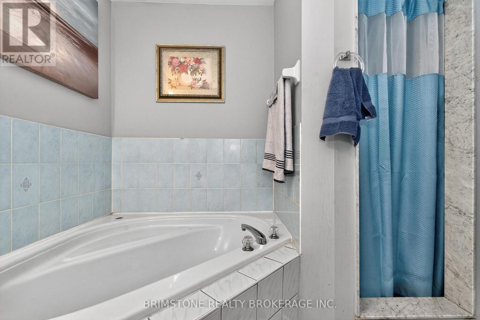 58 Cedarwood Crescent, Brampton, Ontario  L6X 4J9 - Photo 13 - W12404348