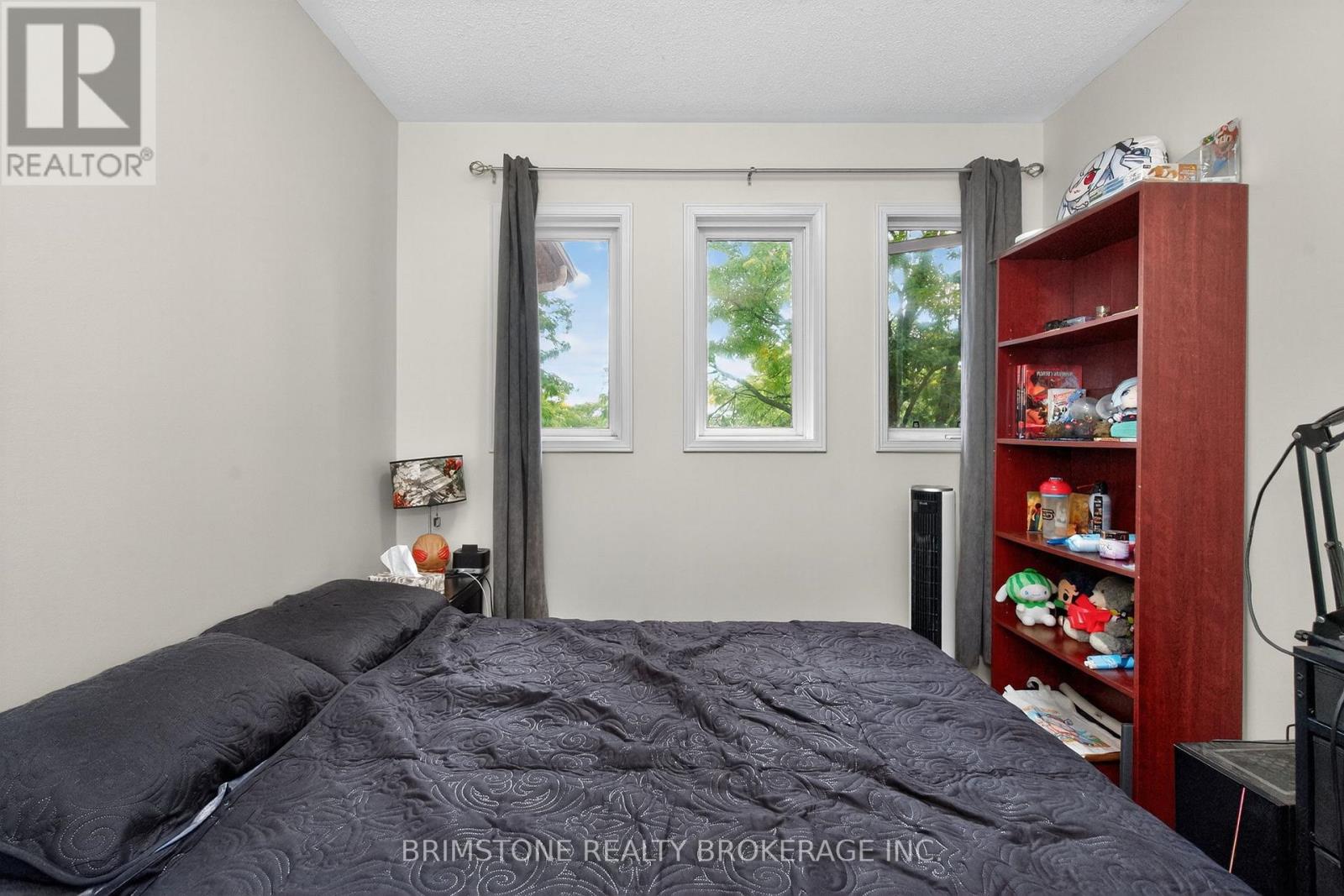 58 Cedarwood Crescent, Brampton, Ontario  L6X 4J9 - Photo 15 - W12404348
