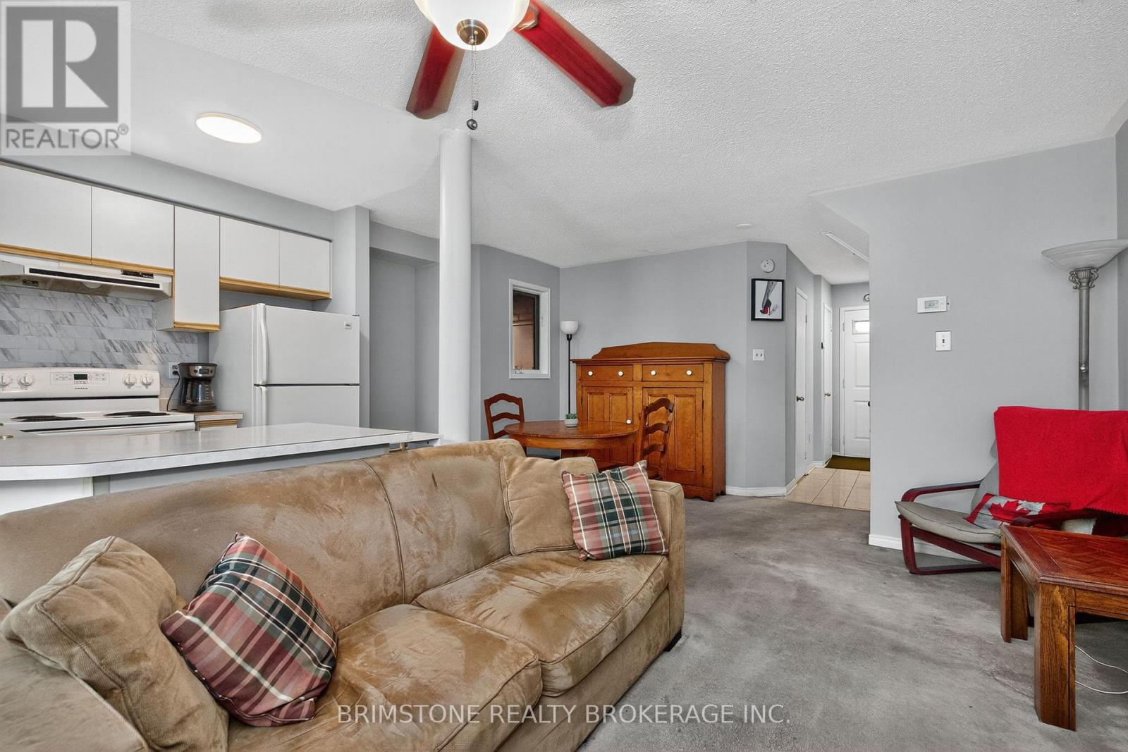 58 Cedarwood Crescent, Brampton, Ontario  L6X 4J9 - Photo 6 - W12404348