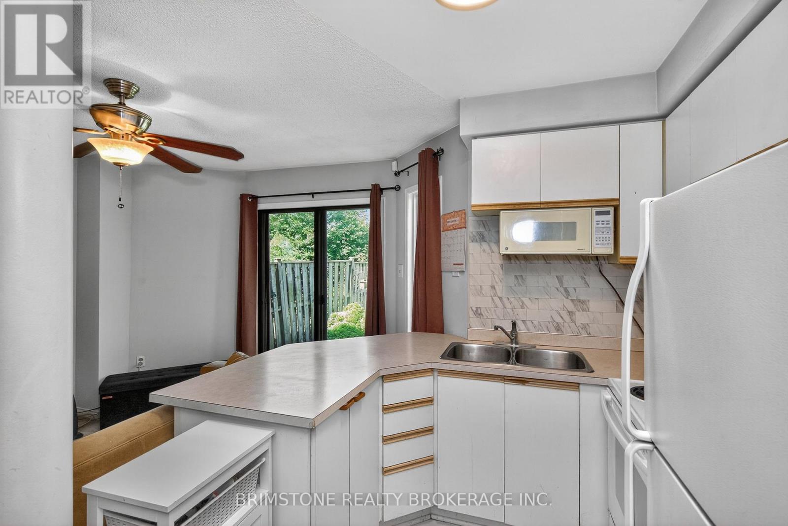 58 Cedarwood Crescent, Brampton, Ontario  L6X 4J9 - Photo 9 - W12404348