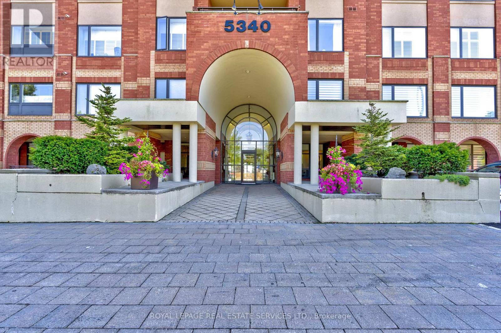 406 - 5340 Lakeshore Road, Burlington, Ontario  L7L 7A8 - Photo 3 - W12404362