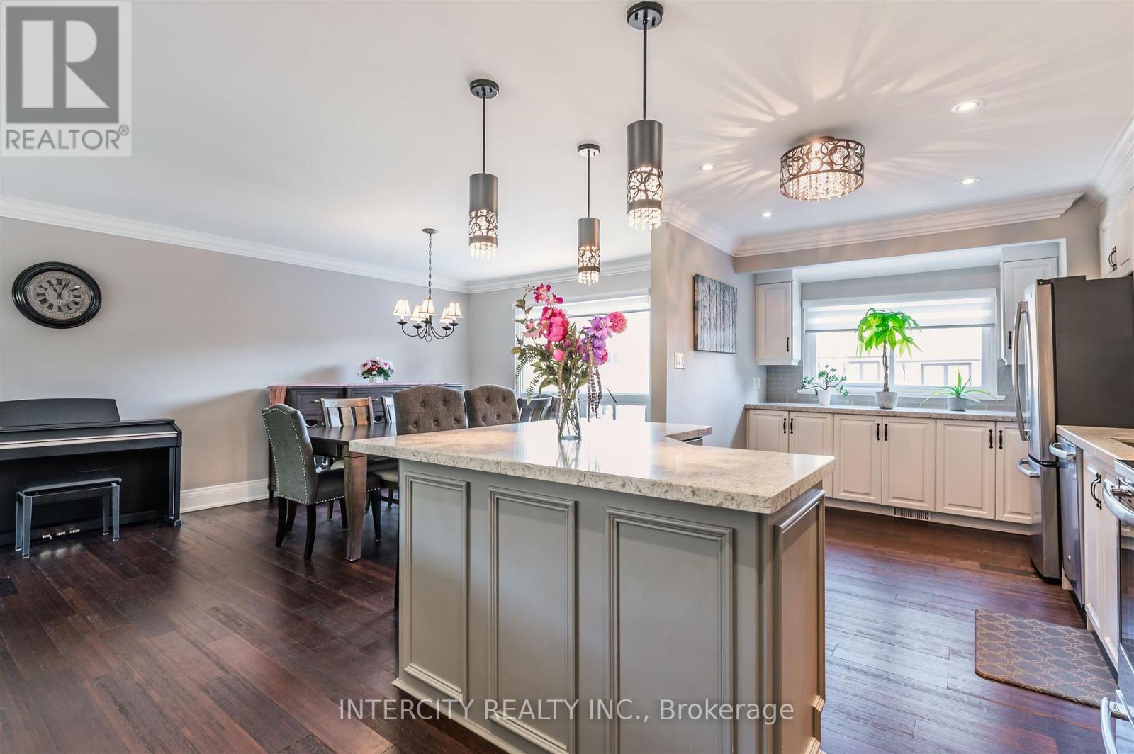 146 Connaught Crescent, Caledon, Ontario  L7E 2S4 - Photo 11 - W12404396