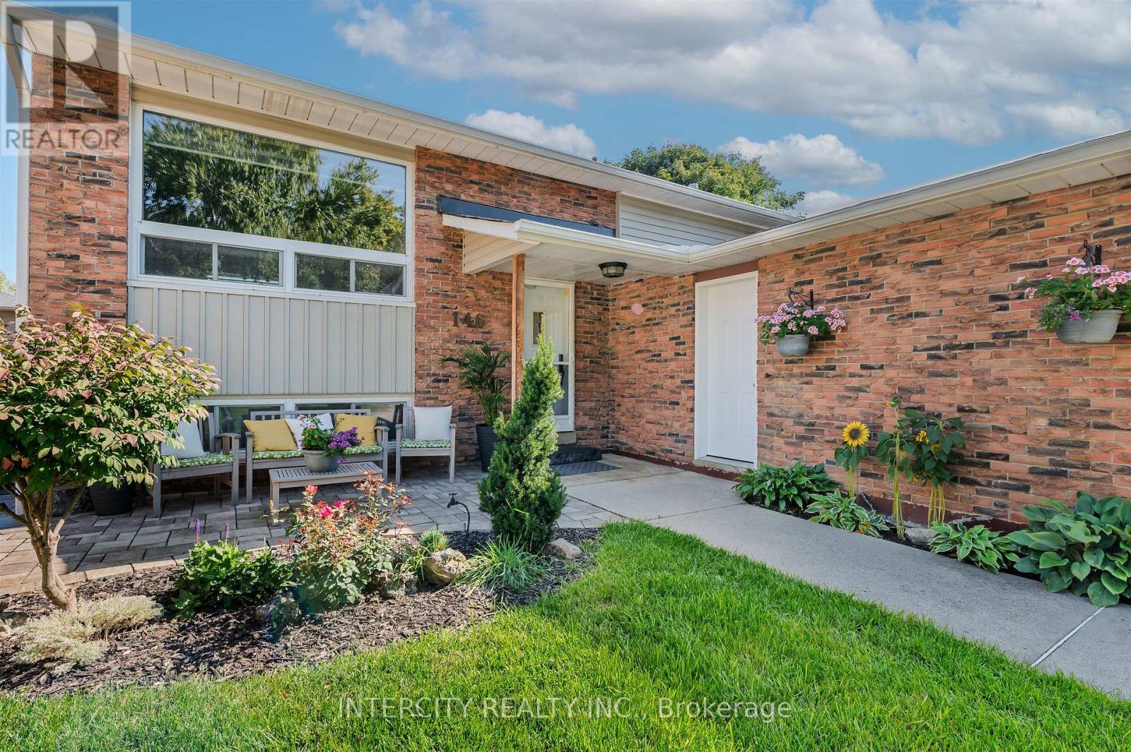 146 Connaught Crescent, Caledon, Ontario  L7E 2S4 - Photo 3 - W12404396