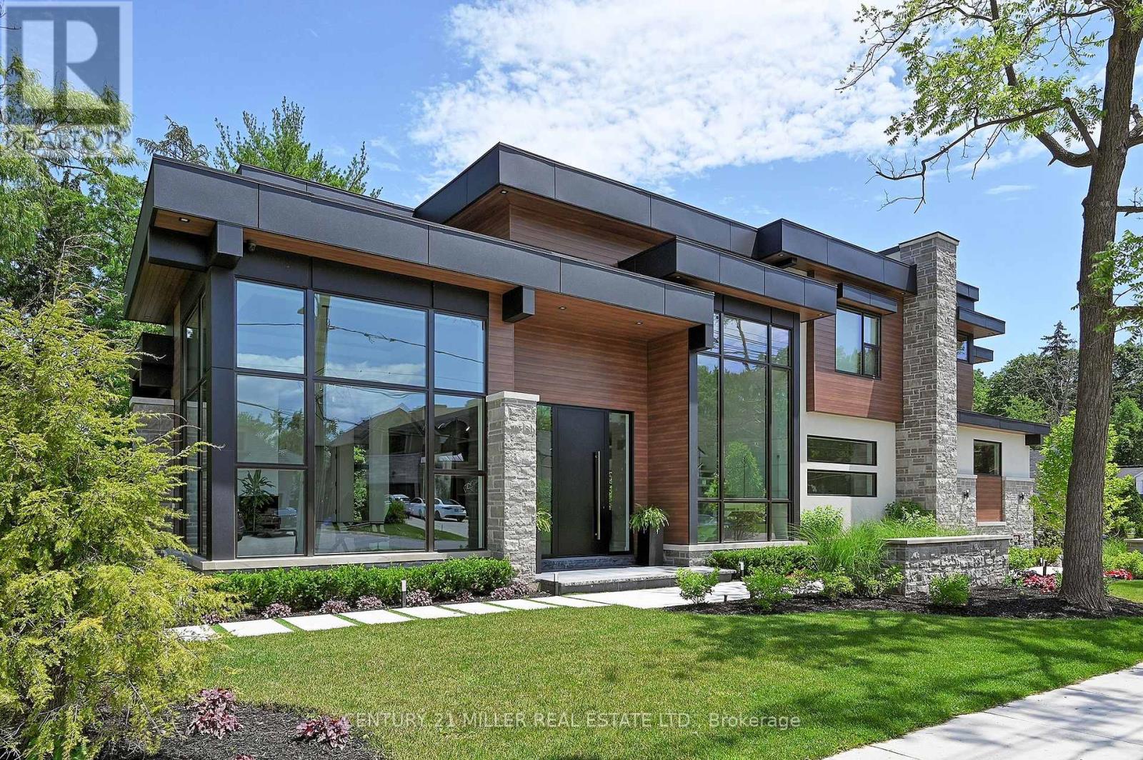 421 Chartwell Road, Oakville (Mo Morrison), Ontario  L6J 4A4 - Photo 1 - W12404397