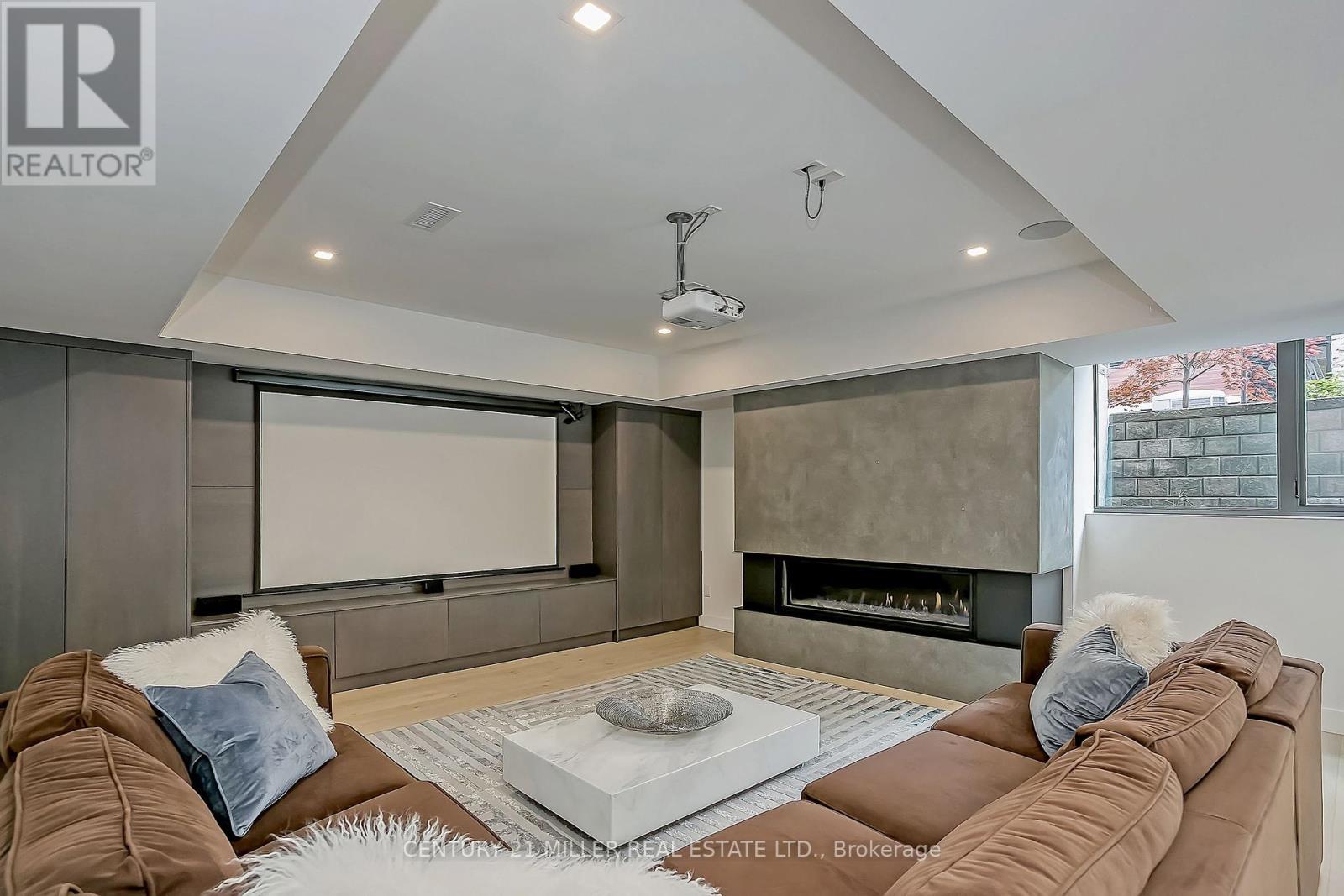 421 Chartwell Road, Oakville (Mo Morrison), Ontario  L6J 4A4 - Photo 33 - W12404397