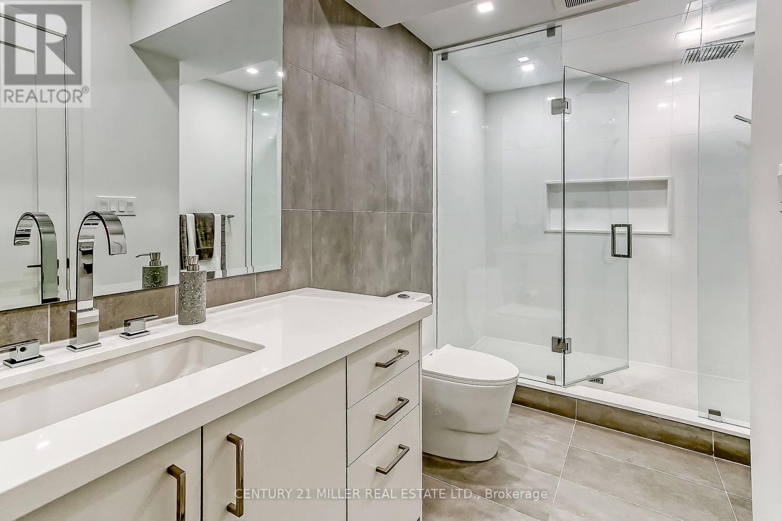421 Chartwell Road, Oakville (Mo Morrison), Ontario  L6J 4A4 - Photo 36 - W12404397