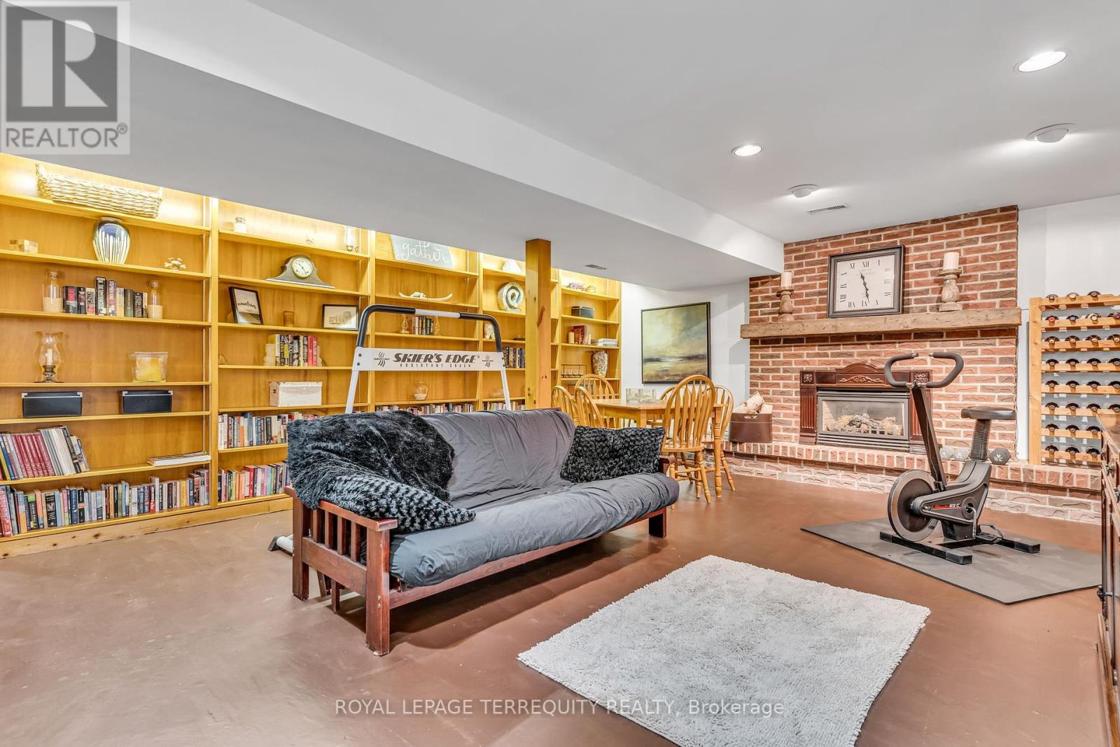 3521 Pinesmoke Crescent, Mississauga, Ontario  L4Y 3L4 - Photo 13 - W12404398