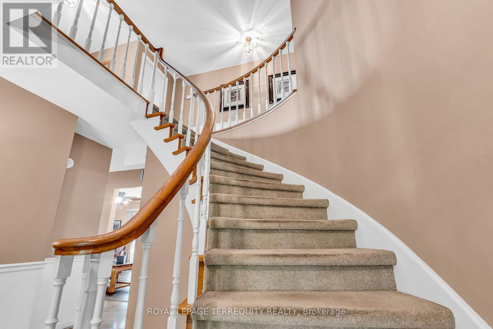 3521 Pinesmoke Crescent, Mississauga, Ontario  L4Y 3L4 - Photo 14 - W12404398