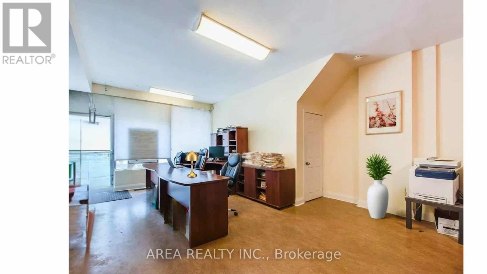 3094 Lake Shore Boulevard, Toronto (New Toronto), Ontario  M8V 1L2 - Photo 2 - W12404423