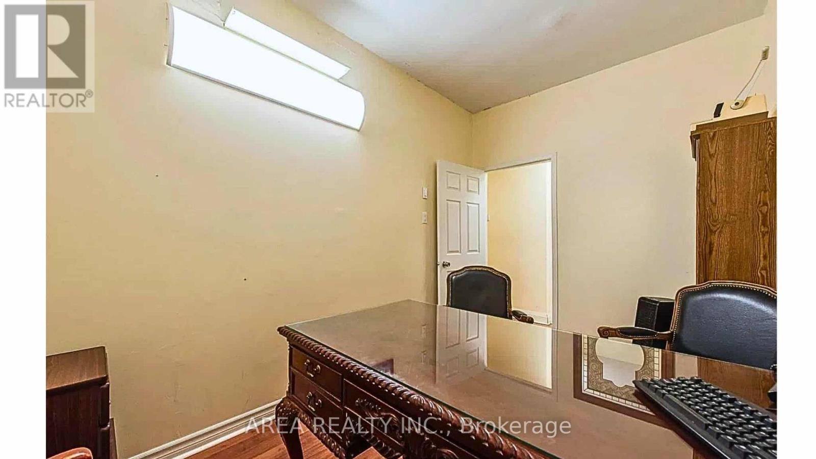 3094 Lake Shore Boulevard, Toronto (New Toronto), Ontario  M8V 1L2 - Photo 3 - W12404423