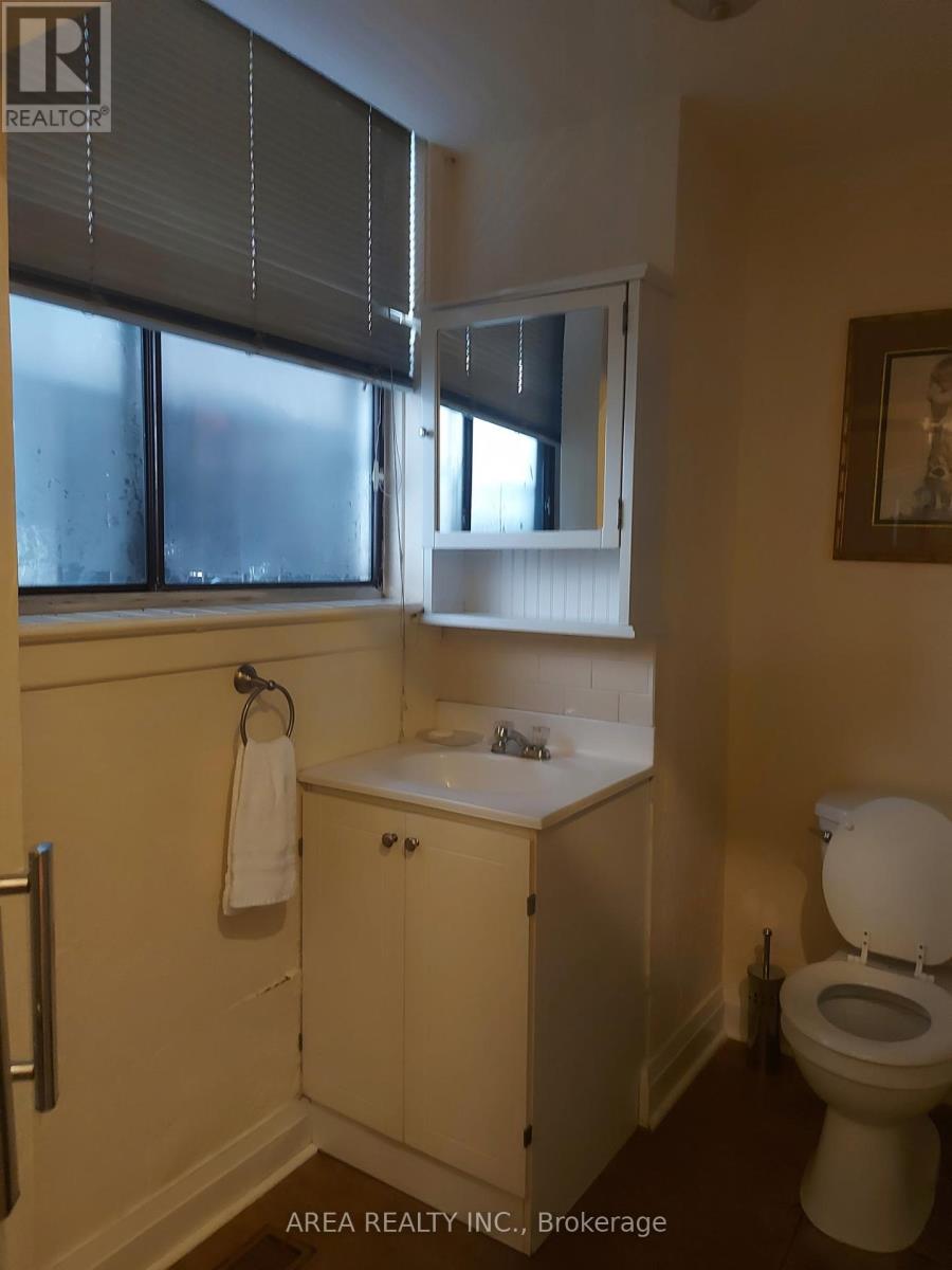 3094 Lake Shore Boulevard, Toronto, Ontario  M8V 1L2 - Photo 7 - W12404423