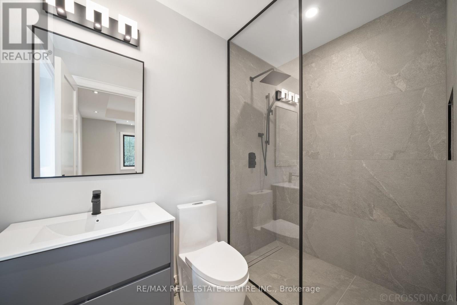 1065 Rebecca Street, Oakville (Br Bronte), Ontario  L6L 1Y6 - Photo 33 - W12404426