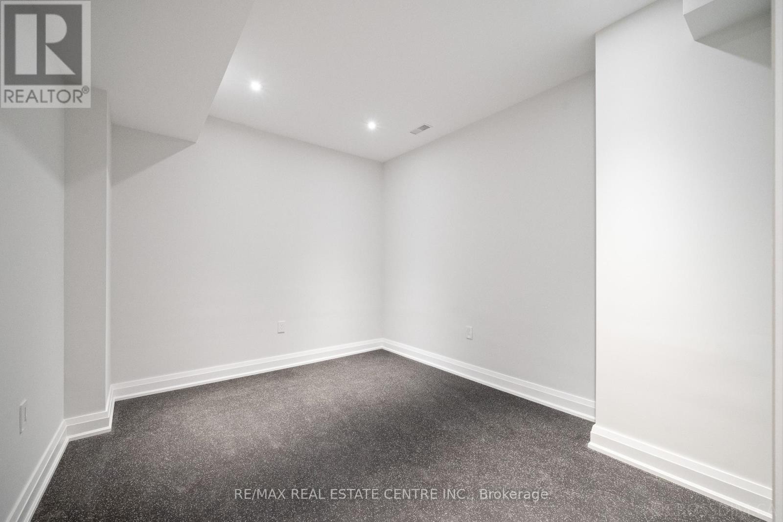 1065 Rebecca Street, Oakville (Br Bronte), Ontario  L6L 1Y6 - Photo 43 - W12404426