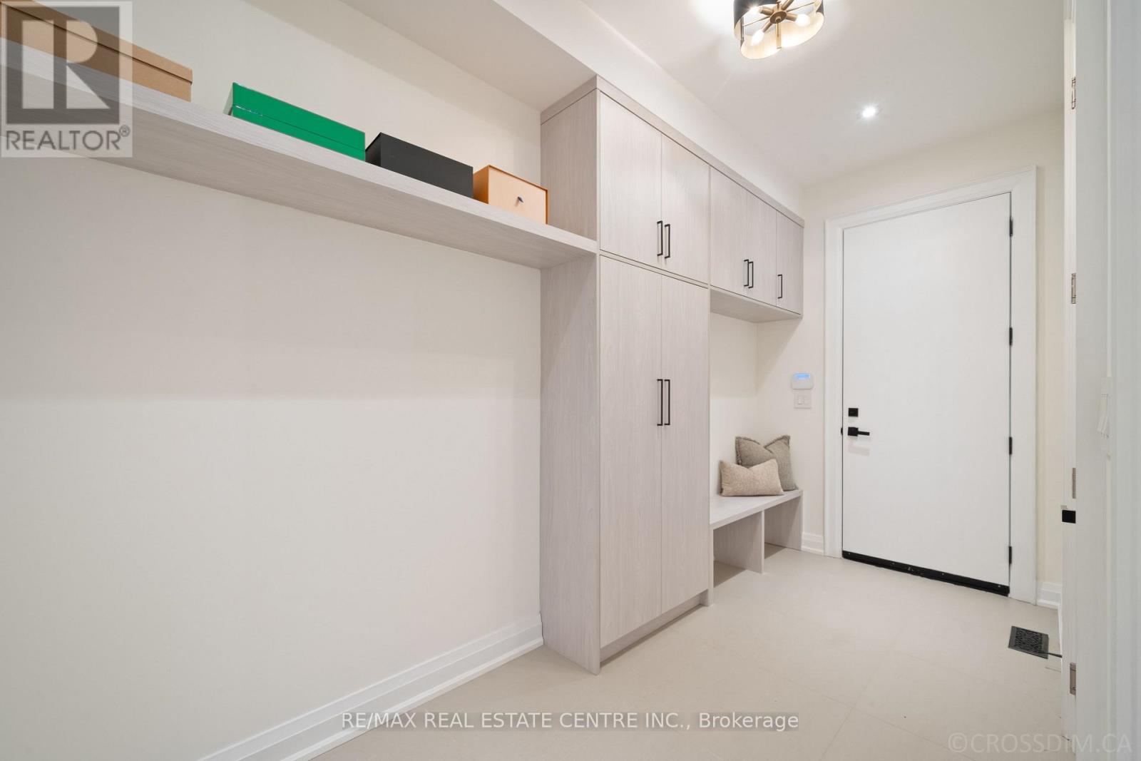 1065 Rebecca Street, Oakville (Br Bronte), Ontario  L6L 1Y6 - Photo 48 - W12404426