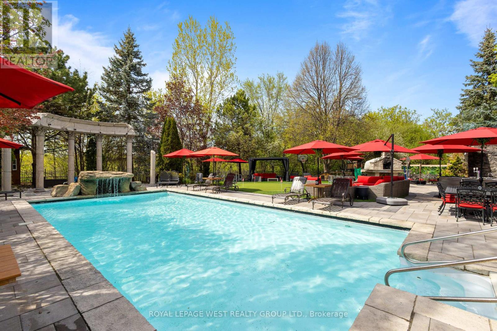 24 Mcarthur Heights, Brampton, Ontario  L6Z 3N2 - Photo 11 - W12404437