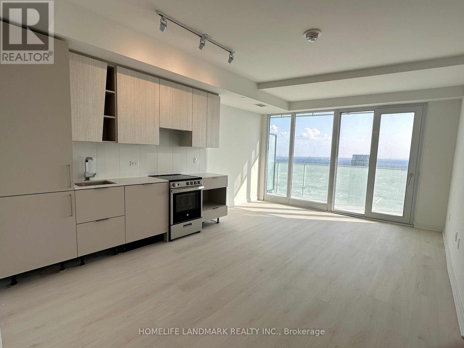 5005 - 3900 Confederation Parkway, Mississauga, Ontario  L5B 0M3 - Photo 6 - W12404444