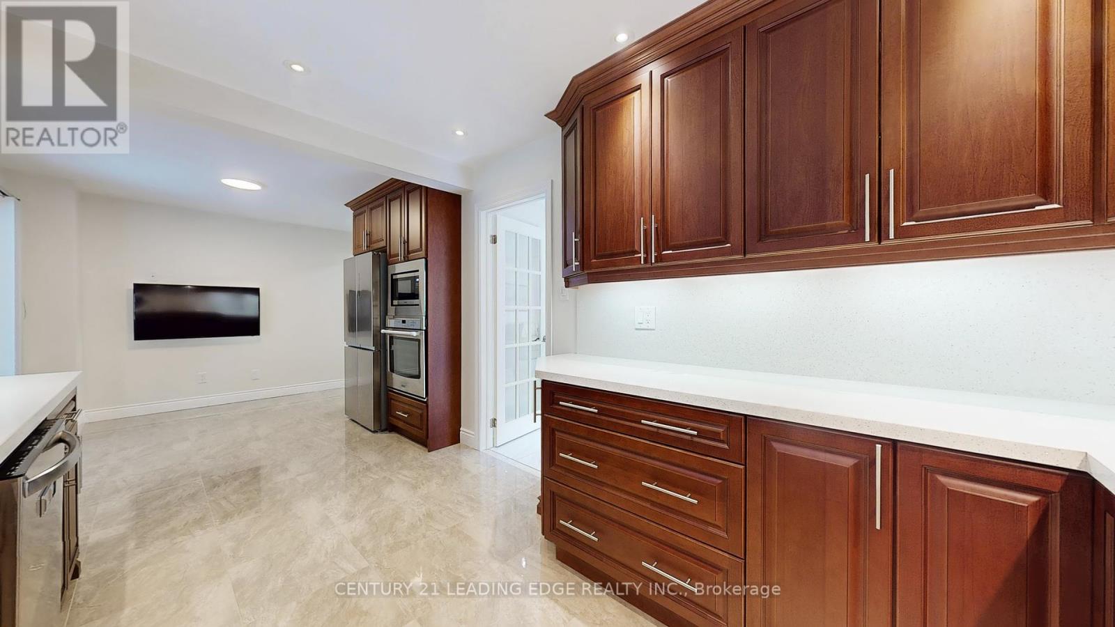 10 Vivaldi Crescent, Brampton (Brampton South), Ontario  L6Y 2S2 - Photo 10 - W12404479