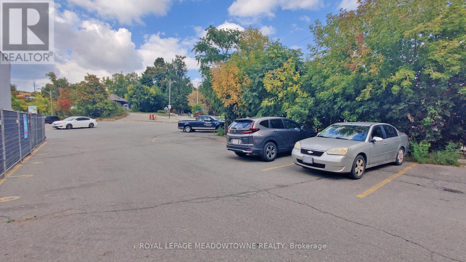 72 Mill Street, Halton Hills (Georgetown), Ontario  L7G 2C9 - Photo 12 - W12404497