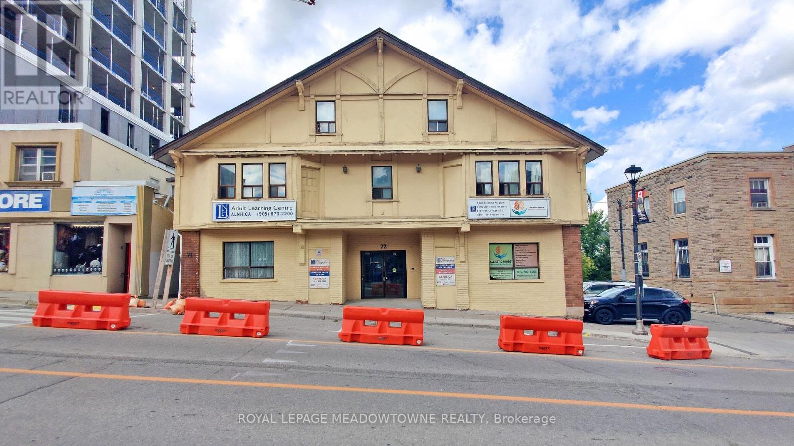 72 Mill Street, Halton Hills (Georgetown), Ontario  L7G 2C9 - Photo 4 - W12404497