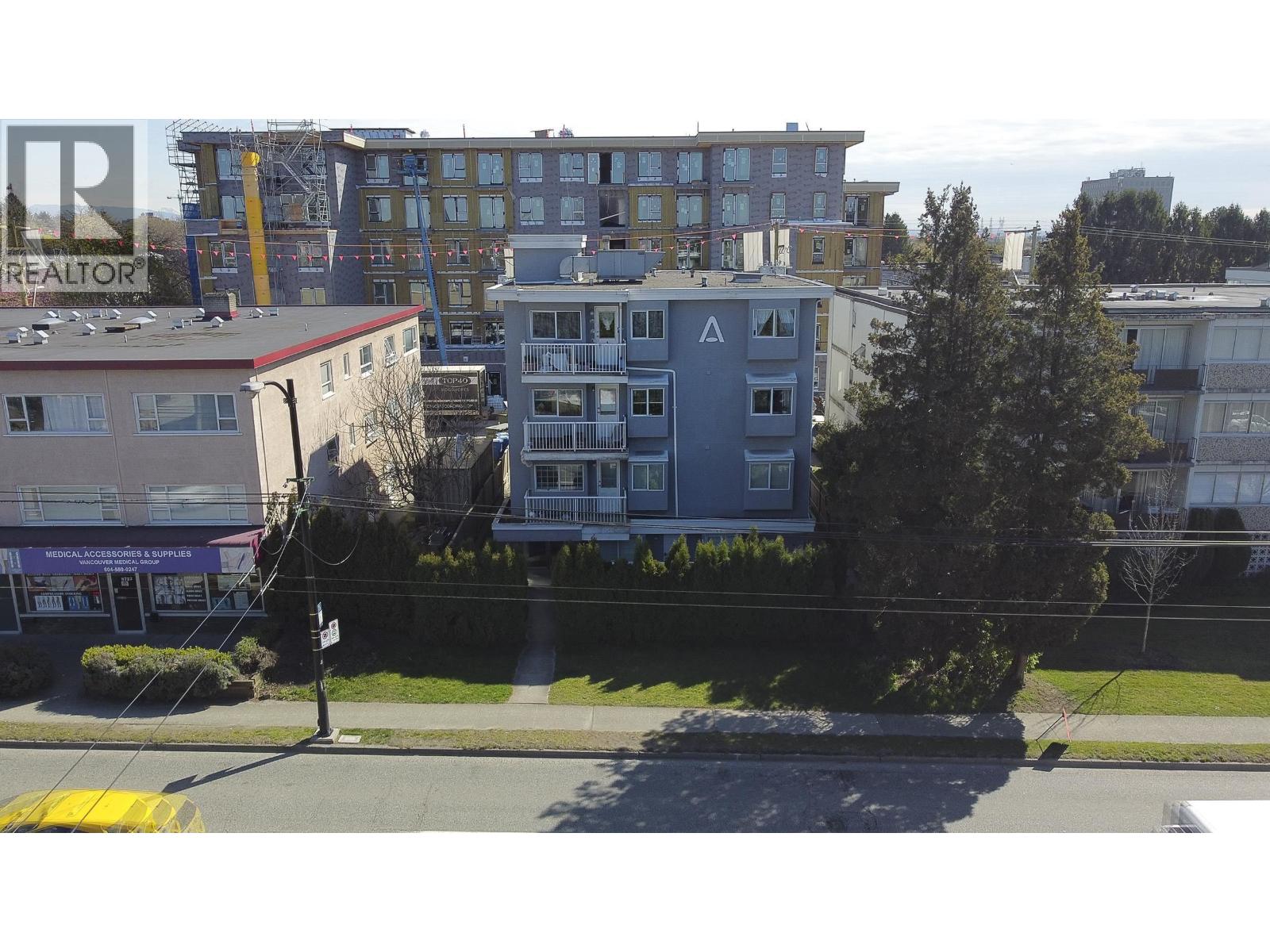 8732 Granville Street, Vancouver, British Columbia  V6P 5A5 - Photo 2 - R3047703