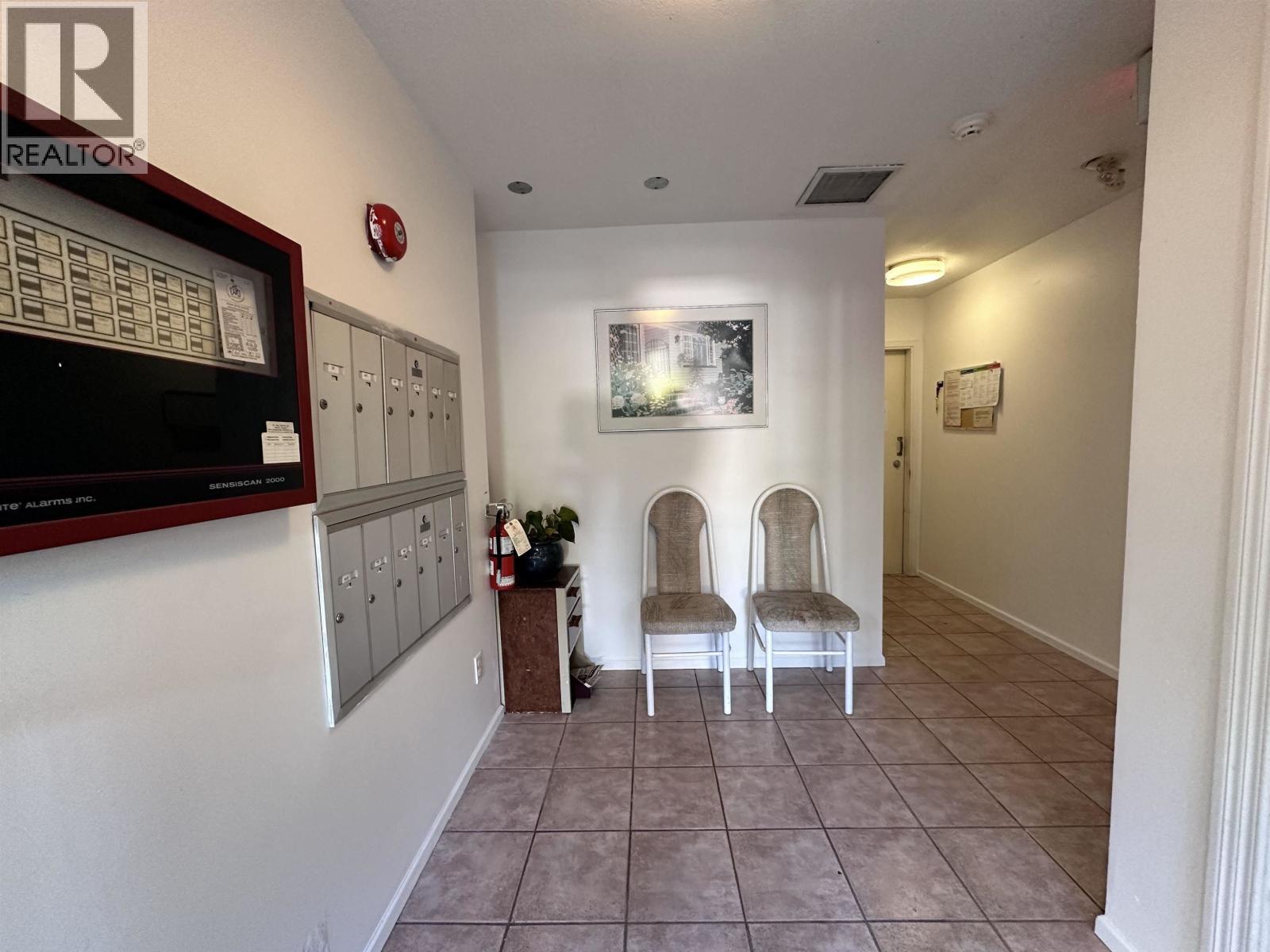 8732 Granville Street, Vancouver, British Columbia  V6P 5A5 - Photo 6 - R3047703