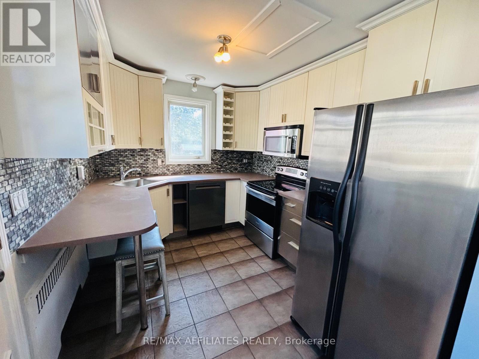 2 - 320 Laurier Avenue E, Ottawa, Ontario  K1N 6P6 - Photo 2 - X12359446