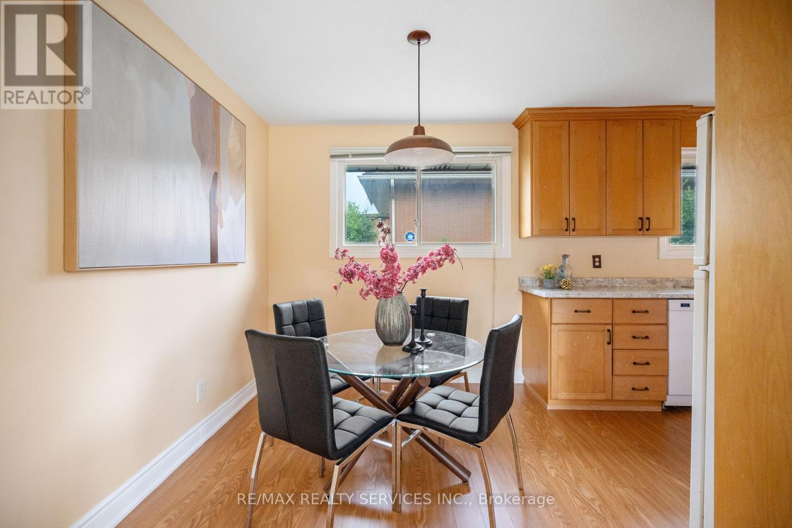 560 Highpoint Avenue, Waterloo, Ontario  N2L 4N1 - Photo 12 - X12404504