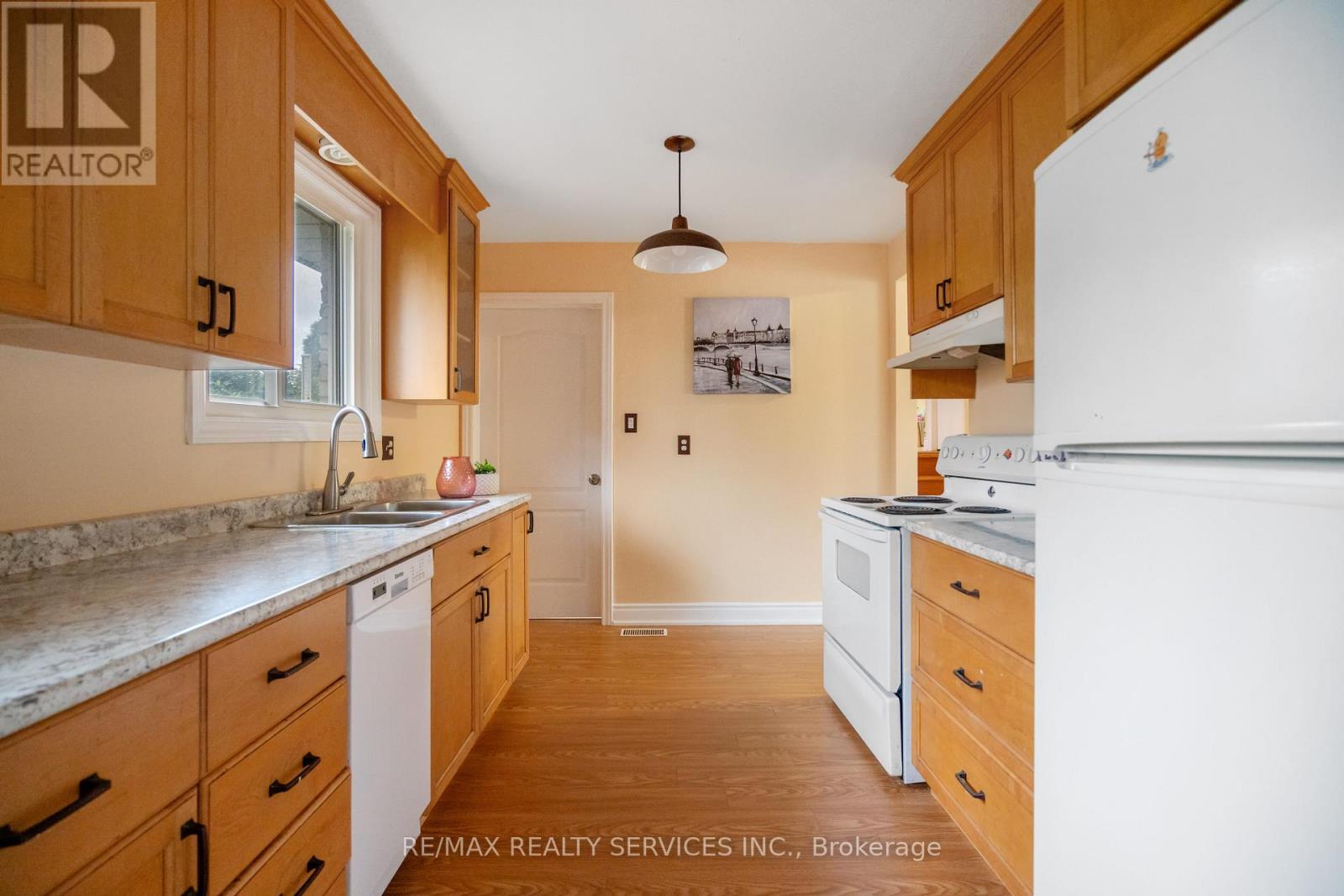 560 Highpoint Avenue, Waterloo, Ontario  N2L 4N1 - Photo 15 - X12404504