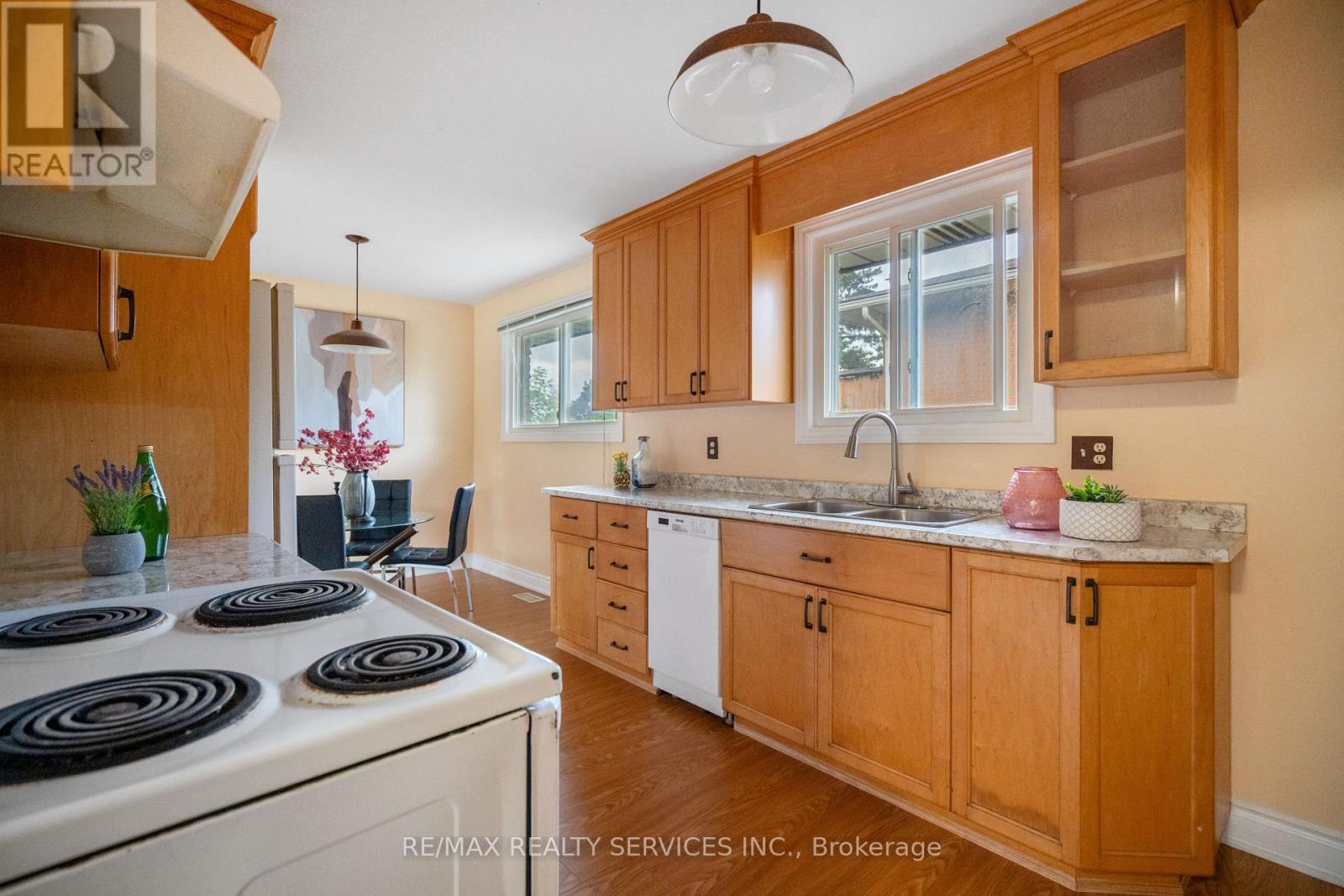 560 Highpoint Avenue, Waterloo, Ontario  N2L 4N1 - Photo 16 - X12404504