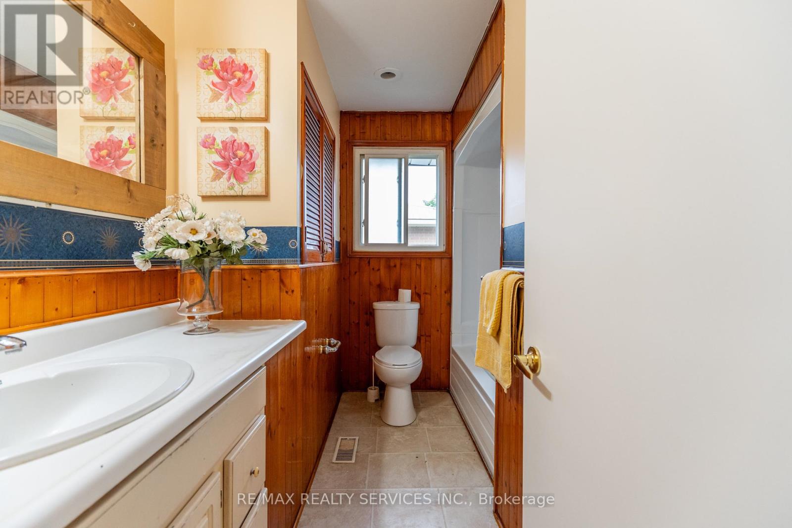 560 Highpoint Avenue, Waterloo, Ontario  N2L 4N1 - Photo 17 - X12404504