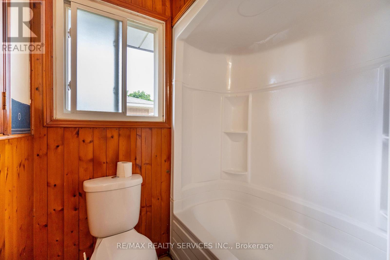 560 Highpoint Avenue, Waterloo, Ontario  N2L 4N1 - Photo 18 - X12404504