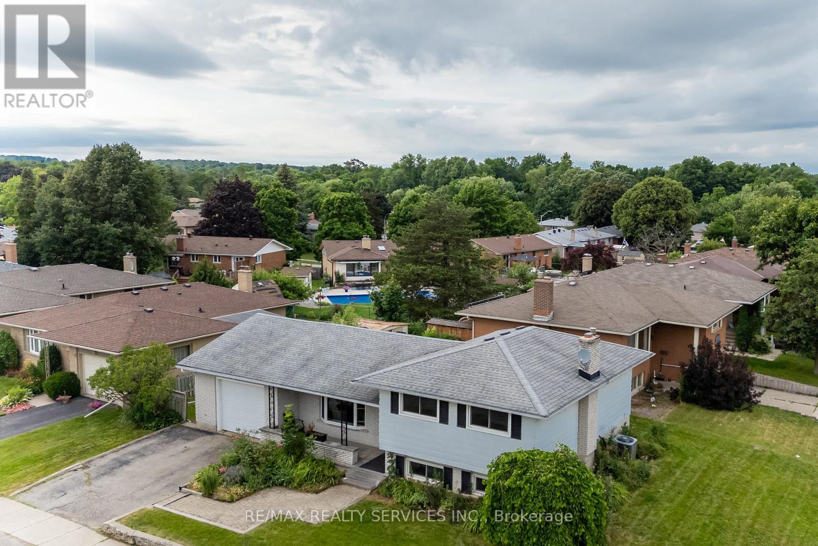 560 Highpoint Avenue, Waterloo, Ontario  N2L 4N1 - Photo 2 - X12404504