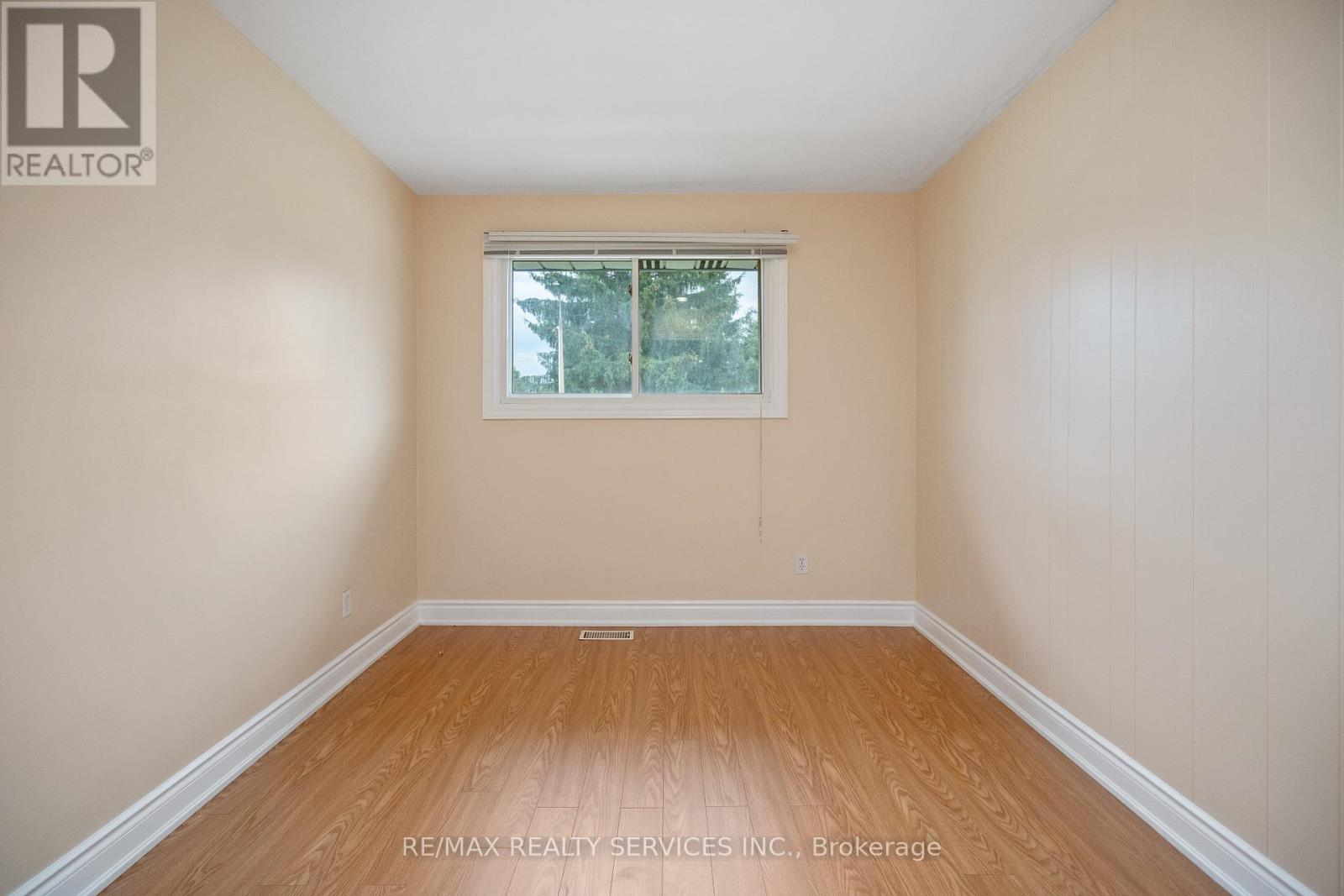 560 Highpoint Avenue, Waterloo, Ontario  N2L 4N1 - Photo 25 - X12404504