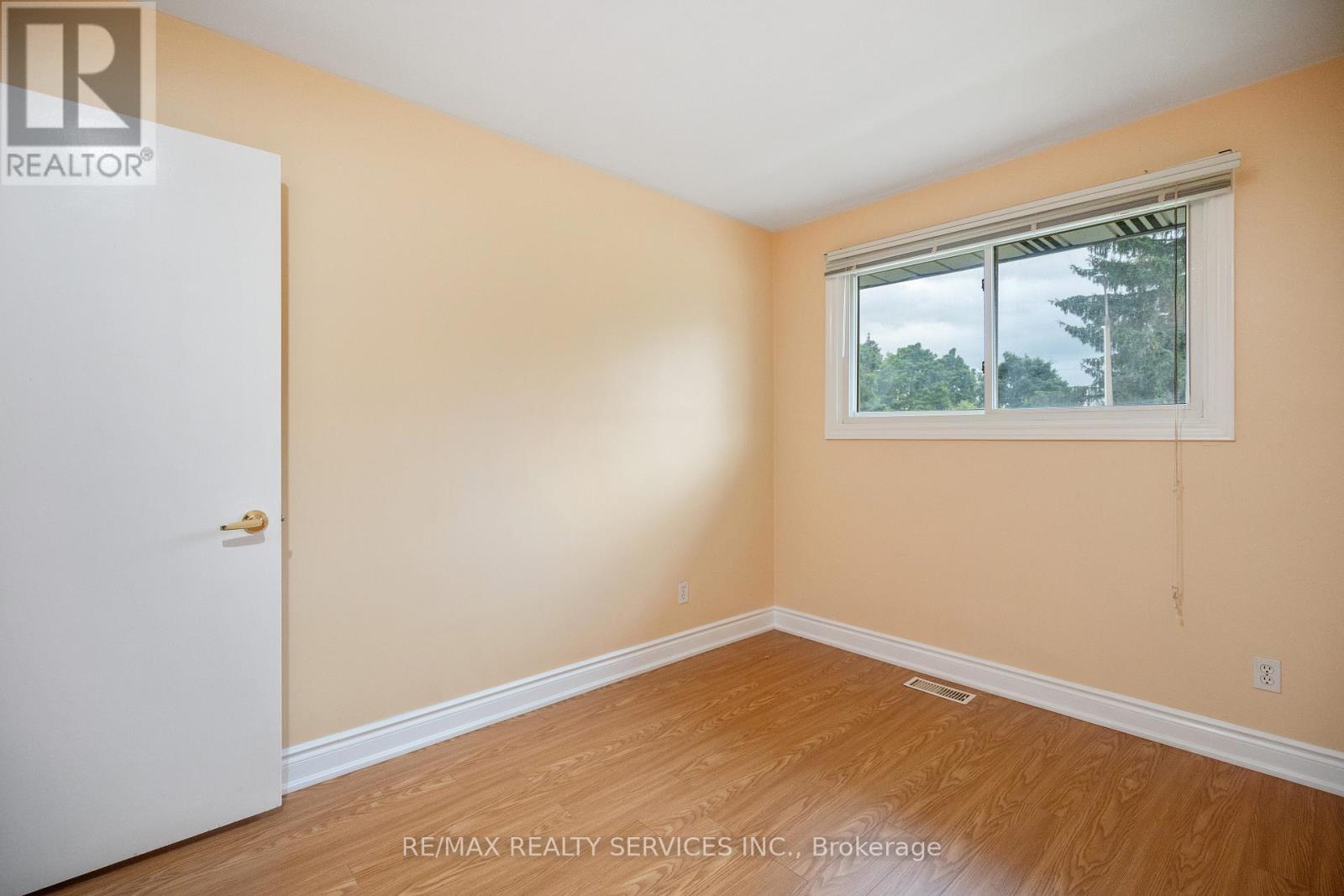 560 Highpoint Avenue, Waterloo, Ontario  N2L 4N1 - Photo 26 - X12404504