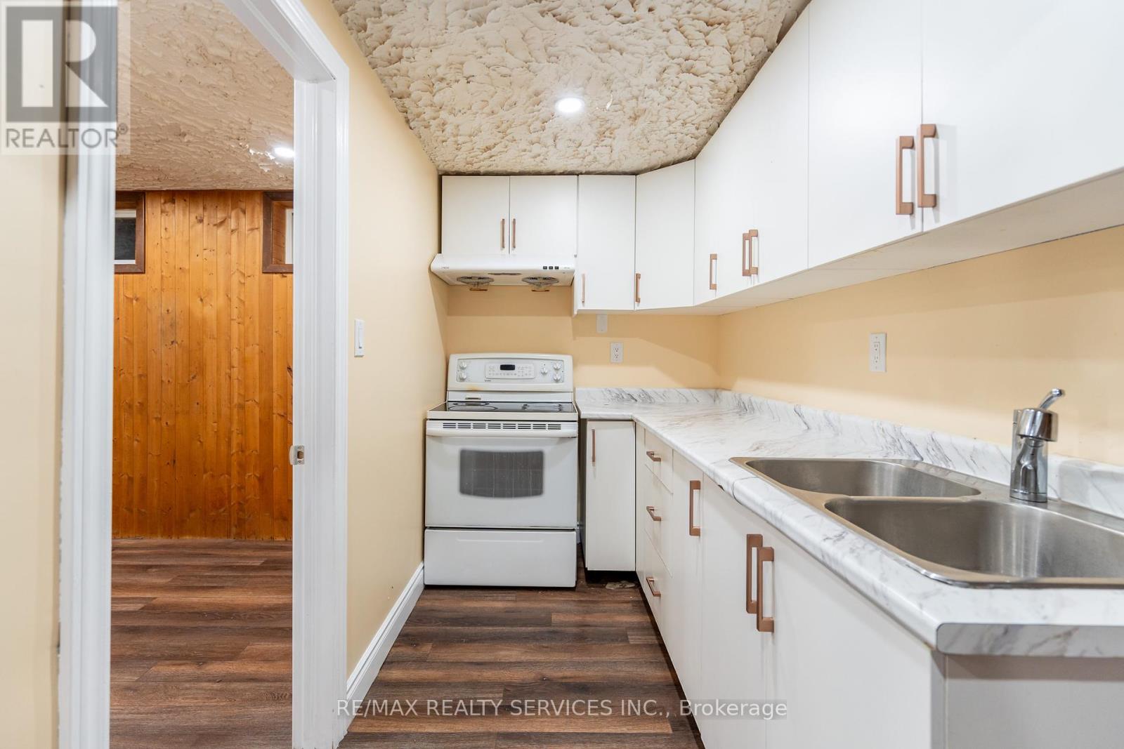 560 Highpoint Avenue, Waterloo, Ontario  N2L 4N1 - Photo 29 - X12404504